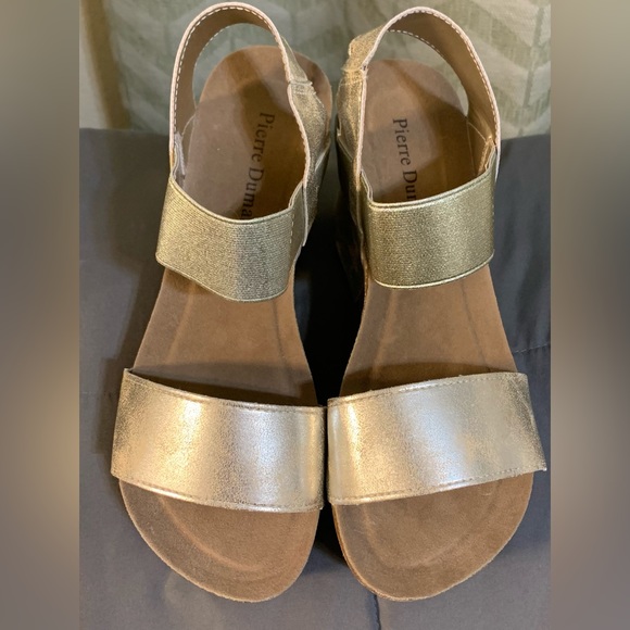 Gold, Pierre Dumas Wedge Sandals. Size 8 - Picture 2 of 5